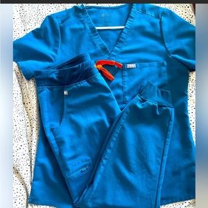 Medium figs scrub set